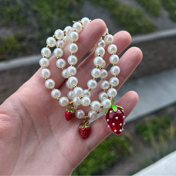 Set of 3 Strawberry and Pearl Stretch Bracelets 🍓 - Picture 3 of 3